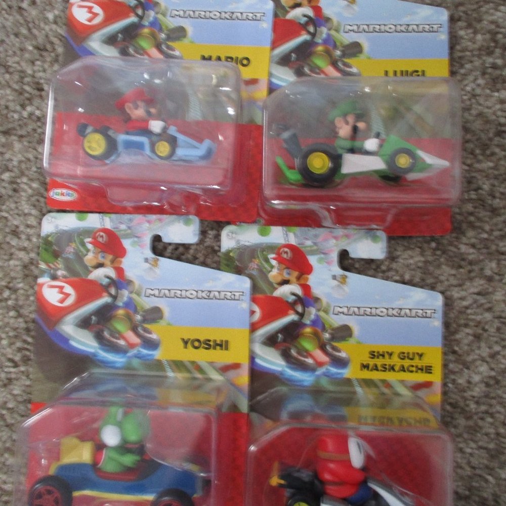 Official Nintendo Mario Kart Super Cars Figures NEW Full Set of 4